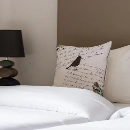 Hill - Savoy Signature *