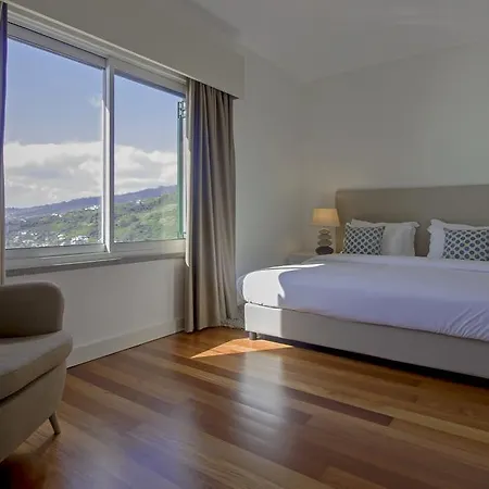 Hill - Savoy Signature