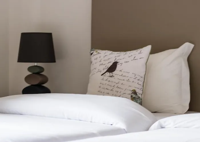 Hill - Savoy Signature *